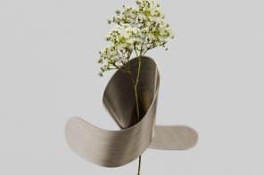 Ribbon-shaped brass vase turns drying flowers into vintage art objects