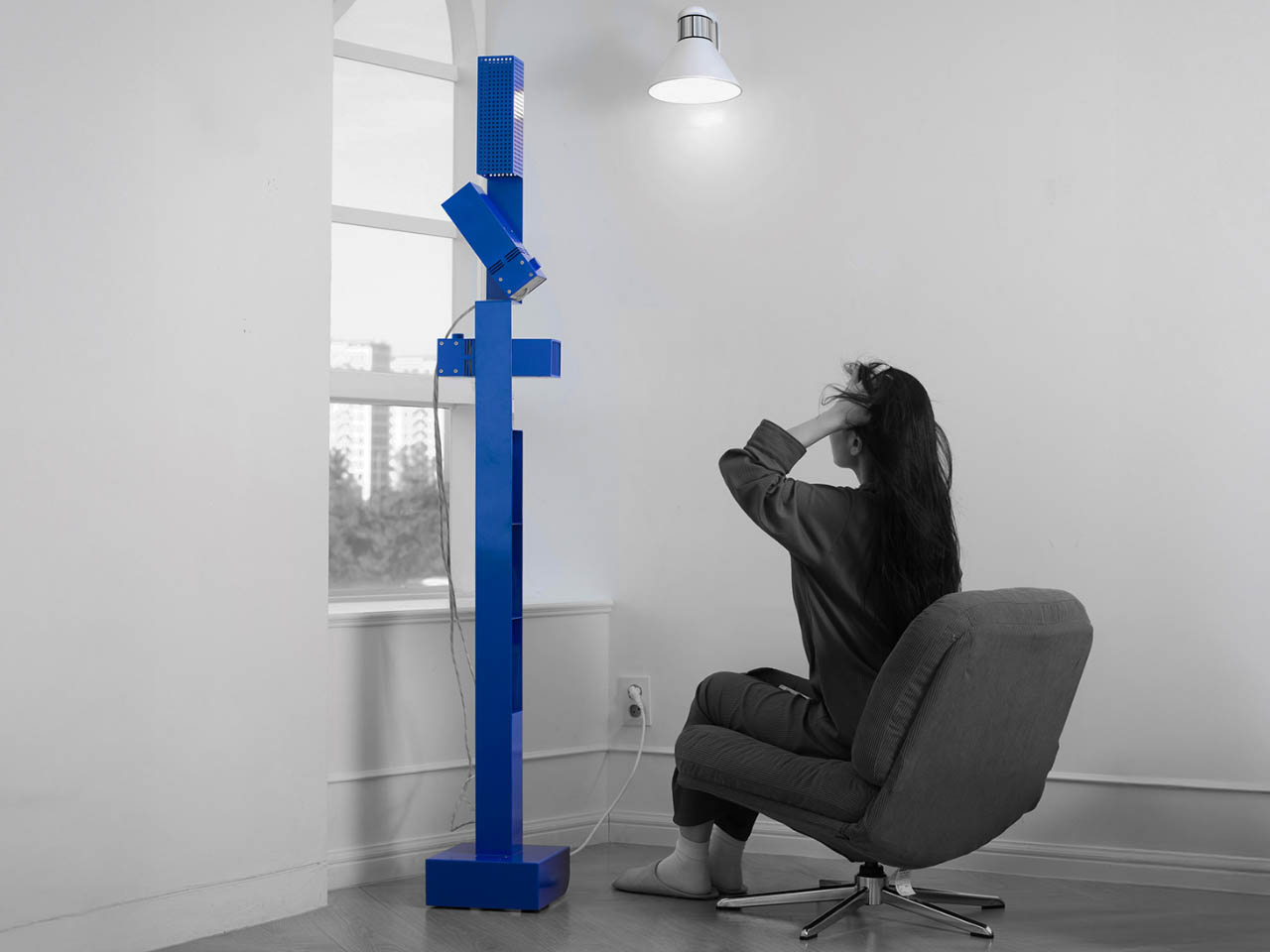 Floor-Standing Hairdryer Gives You Hands-Free Usage While Doubling As A Floor Lamp